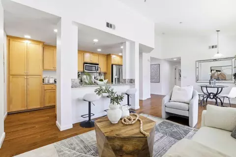 1035 Scotia Ter 304, Sunnyvale, CA 94089