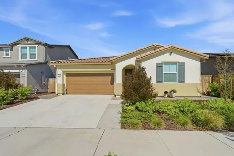 Exterior - 667 Pleasant Dr, Lathrop, CA 95330 photo 2 of 6