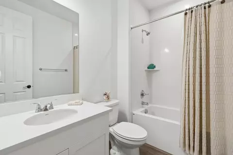 Bath - 667 Pleasant Dr, Lathrop, CA 95330 photo 1 of 3
