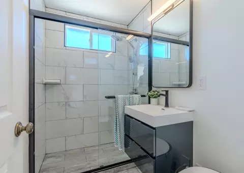 Bath - 244 Shoreview Ave, Pacifica, CA 94044 photo 3 of 3