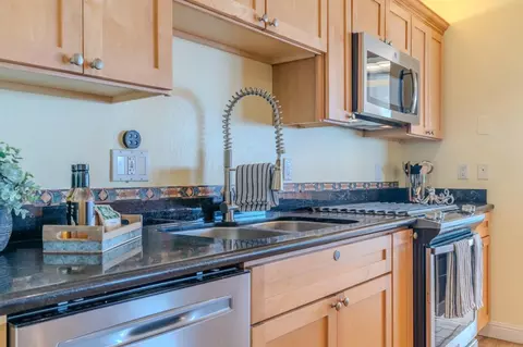 Kitchen - 244 Shoreview Ave, Pacifica, CA 94044 photo 4 of 5