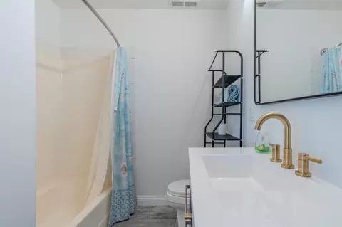 Bath - 244 Shoreview Ave, Pacifica, CA 94044 photo 2 of 3