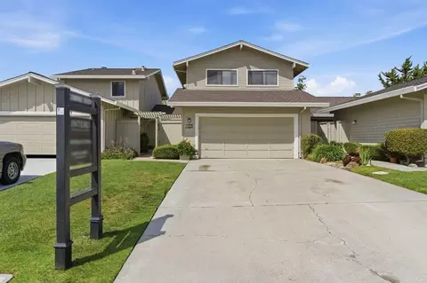 480 Ridgemark Dr, Hollister, CA 95023