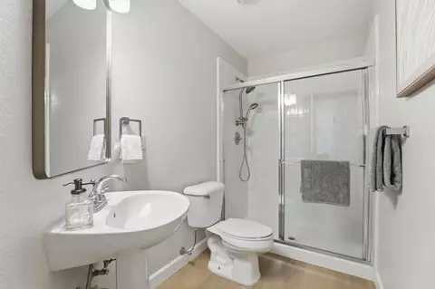 Bath - 9212 Kestrel Ct, Gilroy, CA 95020 photo 1 of 4
