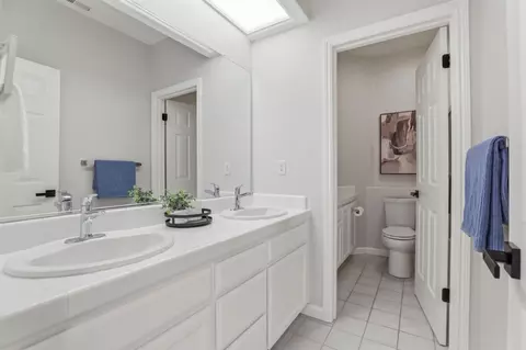 Bath - 9212 Kestrel Ct, Gilroy, CA 95020 photo 3 of 4
