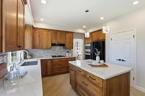 Kitchen - 9212 Kestrel Ct, Gilroy, CA 95020 photo 2 of 6