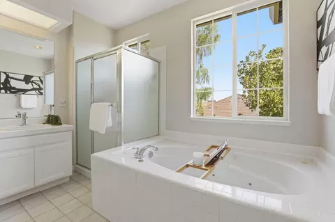 Bath - 9212 Kestrel Ct, Gilroy, CA 95020 photo 2 of 4