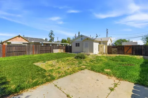 Exterior - 411 Bothun Rd, Turlock, CA 95380 photo 11 of 12