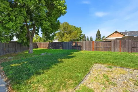 Exterior - 411 Bothun Rd, Turlock, CA 95380 photo 10 of 12