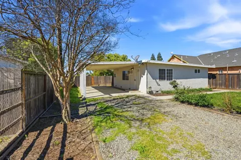 Exterior - 401 Bothun Rd, Turlock, CA 95380 photo 3 of 12