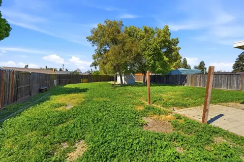 Exterior - 401 Bothun Rd, Turlock, CA 95380 photo 11 of 12
