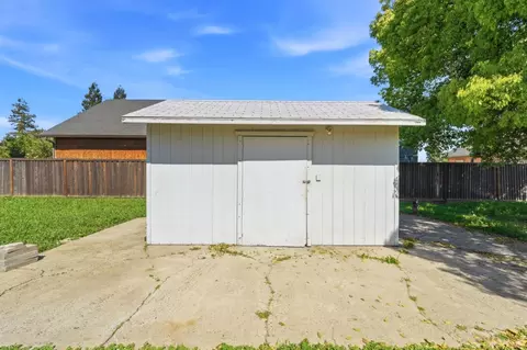 Exterior - 401 Bothun Rd, Turlock, CA 95380 photo 6 of 12
