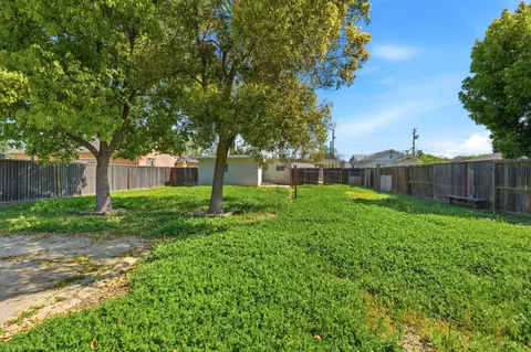 Exterior - 401 Bothun Rd, Turlock, CA 95380 photo 9 of 12