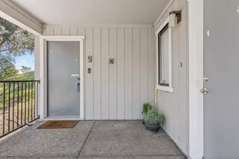 Exterior - 5 Corinthian Ct, Novato, CA 94947 photo 2 of 4