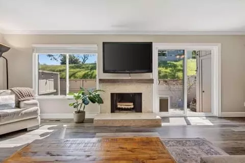 Living - 5 Corinthian Ct, Novato, CA 94947 photo 2 of 2
