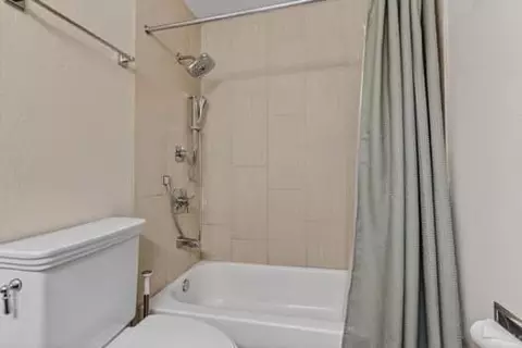Bath - 5 Corinthian Ct, Novato, CA 94947 photo 4 of 4