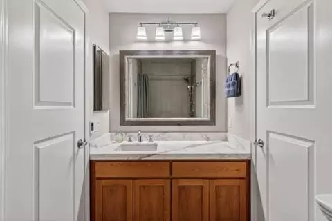 Bath - 5 Corinthian Ct, Novato, CA 94947 photo 2 of 4