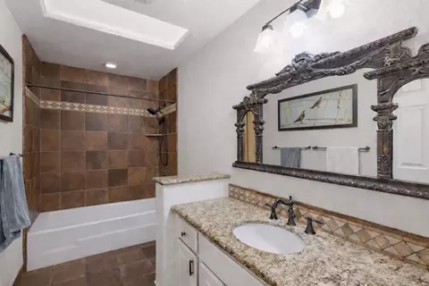 Bath - 5482 Mesa Rd, Gilroy, CA 95020 photo 1 of 4
