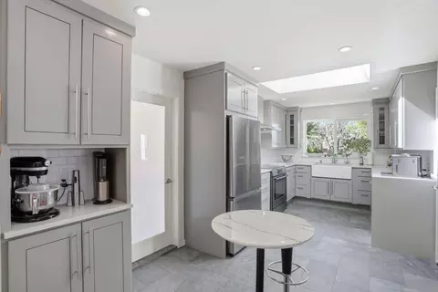 329 Stuart Ave, Pacific Grove, CA 93950