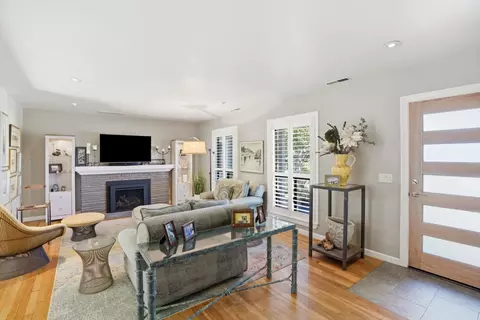 Entry Way - 329 Stuart Ave, Pacific Grove, CA 93950 photo 1 of 2
