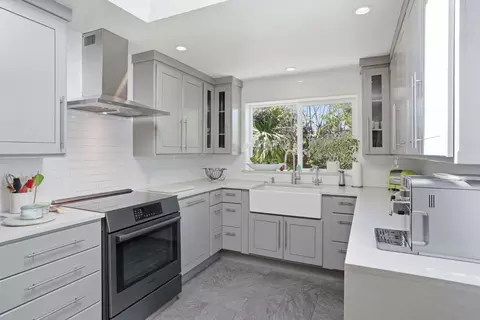 329 Stuart Ave, Pacific Grove, CA 93950