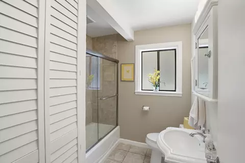 Bath - 329 Stuart Ave, Pacific Grove, CA 93950 photo 3 of 4
