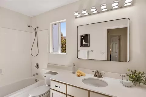 Bath - 205 Houghton St, Mountain View, CA 94041 photo 2 of 2