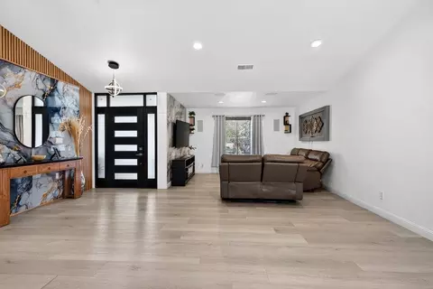 Entry Way - 500 Ronan Ave, Gilroy, CA 95020 photo 2 of 6