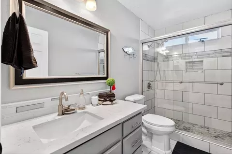 Bath - 500 Ronan Ave, Gilroy, CA 95020 photo 1 of 3