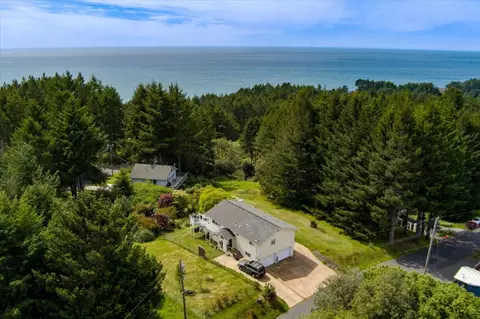 520 Redwood Rd, Whitethorn, CA 95589