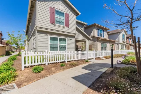 Exterior - 19832 Gabilan View Dr, Salinas, CA 93906 photo 2 of 5