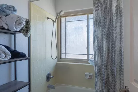 Bath - 1224 Trinity Ave 14, Seaside, CA 93955 photo 3 of 4