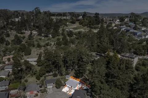 View/Area - 2 Celia Ct, Pacifica, CA 94044 photo 3 of 5