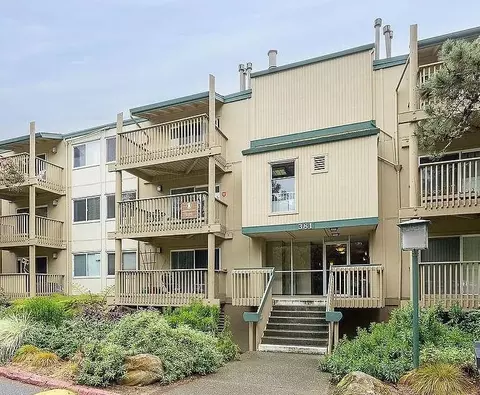 381 Half Moon Ln 209, Daly City, CA 94015