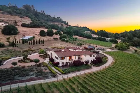 220 Falcon Hl, Santa Cruz, CA 95065