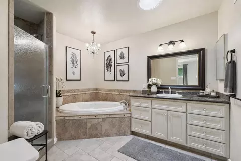 Bath - 6620 Thames Dr, Gilroy, CA 95020 photo 2 of 2