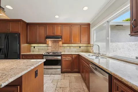 Kitchen - 6620 Thames Dr, Gilroy, CA 95020 photo 6 of 6