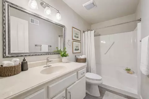 Bath - 6620 Thames Dr, Gilroy, CA 95020 photo 1 of 2