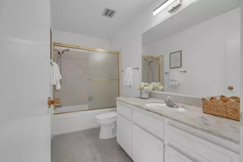 Bath - 3315 Willis Ln, Alameda, CA 94502 photo 3 of 3