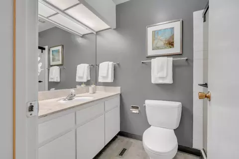Bath - 3315 Willis Ln, Alameda, CA 94502 photo 2 of 3