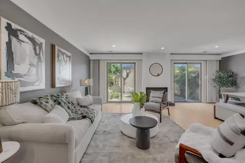 Living - 3315 Willis Ln, Alameda, CA 94502 photo 1 of 3