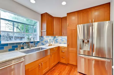 Kitchen - 2110 Windrose Pl, Mountain View, CA 94043 photo 7 of 8