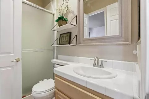 Bath - 7521 Troon Ct, Gilroy, CA 95020 photo 1 of 6