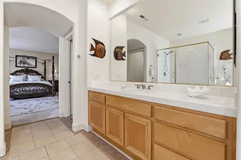 Bath - 7521 Troon Ct, Gilroy, CA 95020 photo 5 of 6