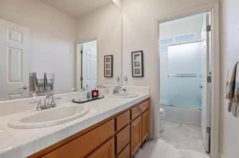 Bath - 7521 Troon Ct, Gilroy, CA 95020 photo 2 of 6