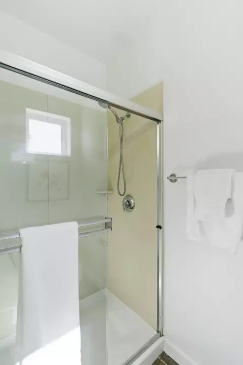 Bath - 1950 Cambridge Dr, Mountain View, CA 94043 photo 5 of 7