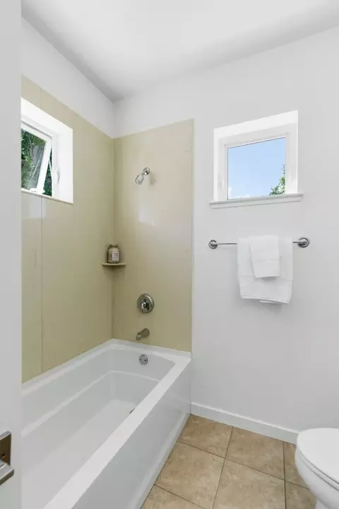 Bath - 1950 Cambridge Dr, Mountain View, CA 94043 photo 3 of 7