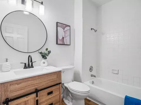 Bath - 970 Apricot Ave, Campbell, CA 95008 photo 4 of 4