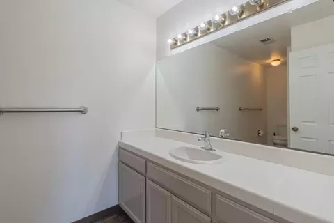 Bath - 1052 Padre Dr 3, Salinas, CA 93901 photo 1 of 3
