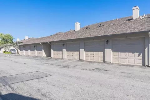 Exterior - 1052 Padre Dr 3, Salinas, CA 93901 photo 4 of 6